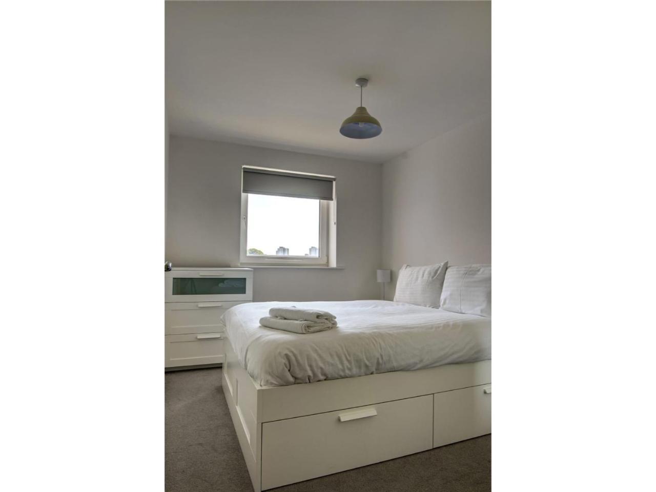 Large, Spacious And Modern Apt For 4 In Manchester Eksteriør billede