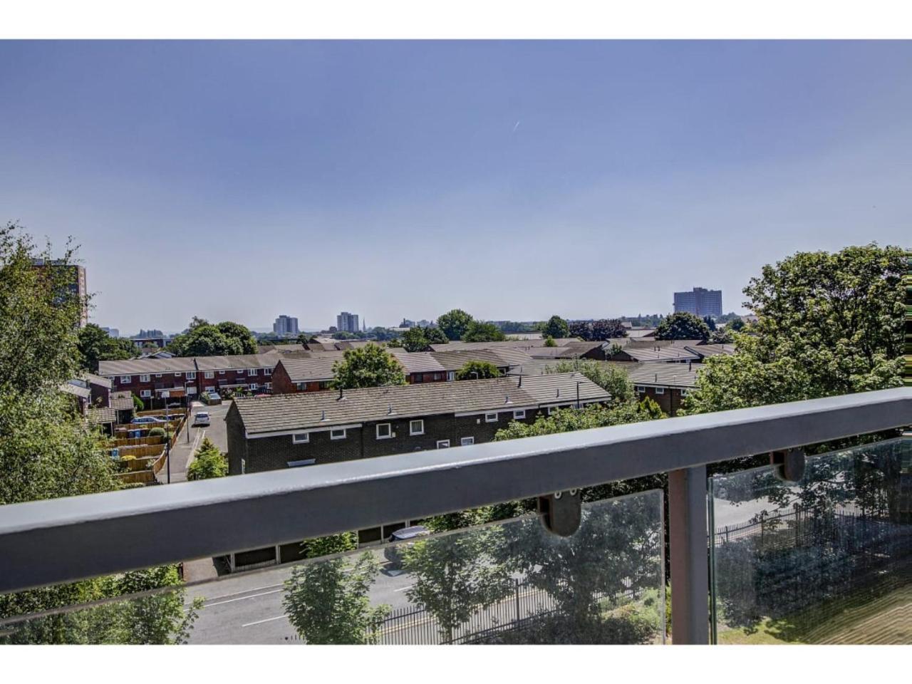 Large, Spacious And Modern Apt For 4 In Manchester Eksteriør billede