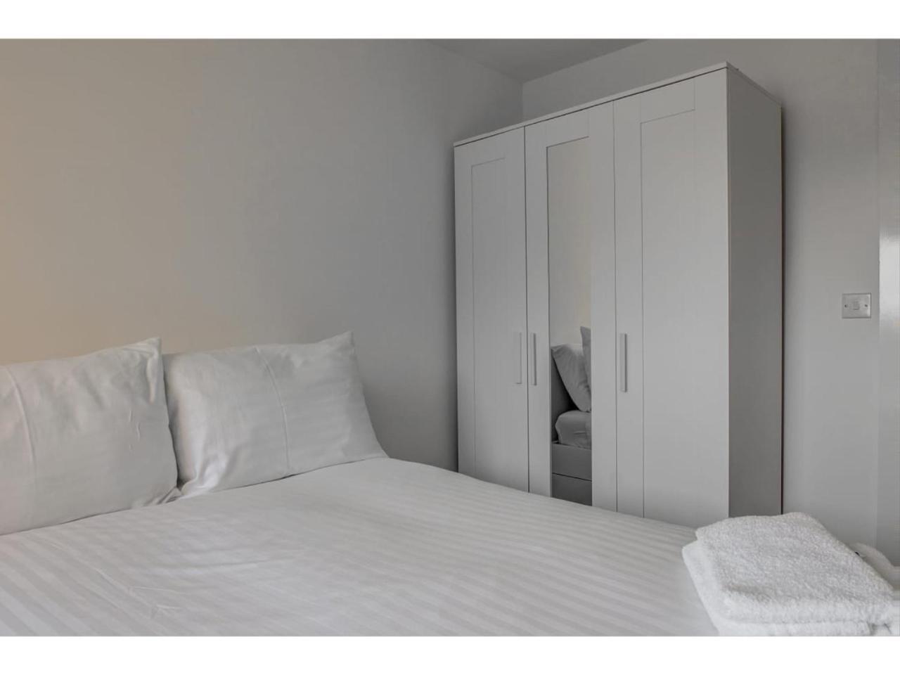 Large, Spacious And Modern Apt For 4 In Manchester Eksteriør billede